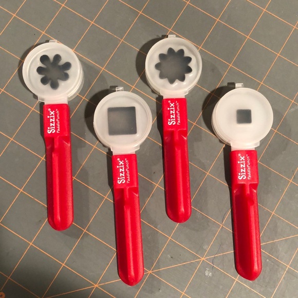 Sizzix PaddlePunch positionable Hand punch dies - Picture 2 of 15